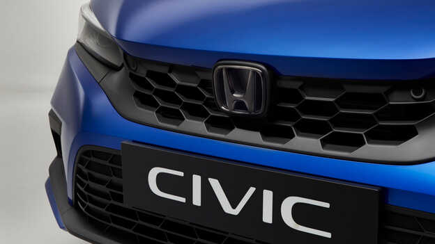 Honda Civic e:HEV s balíkom Ilmenite Titanium