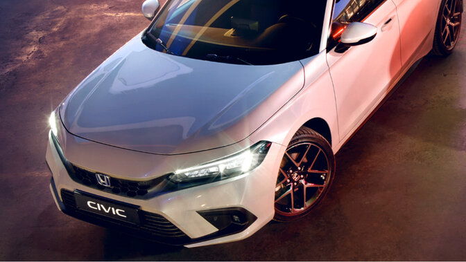 Detailný záber na adaptívne svetlomety vozidla Honda Civic e:HEV.
