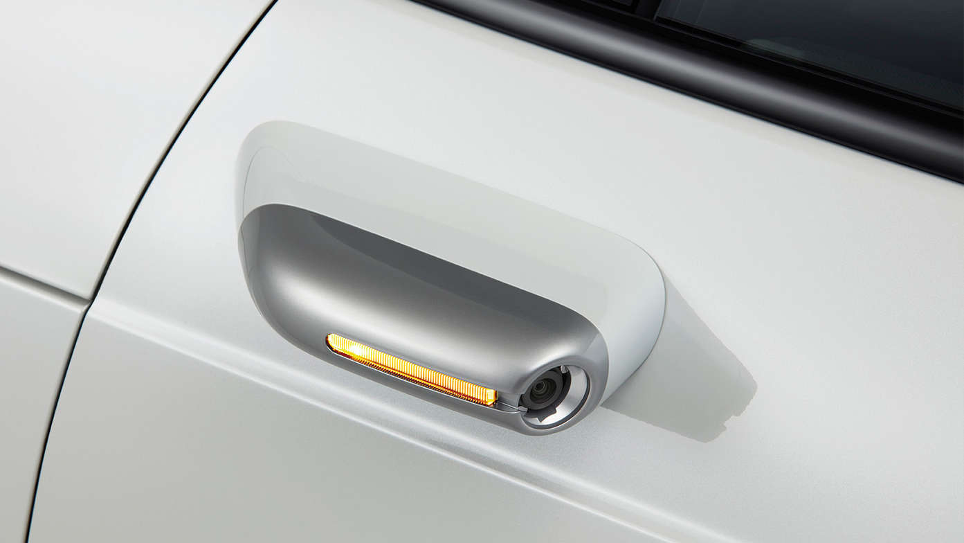 Detailný záber na kryt CMS (Camera Mirror System)