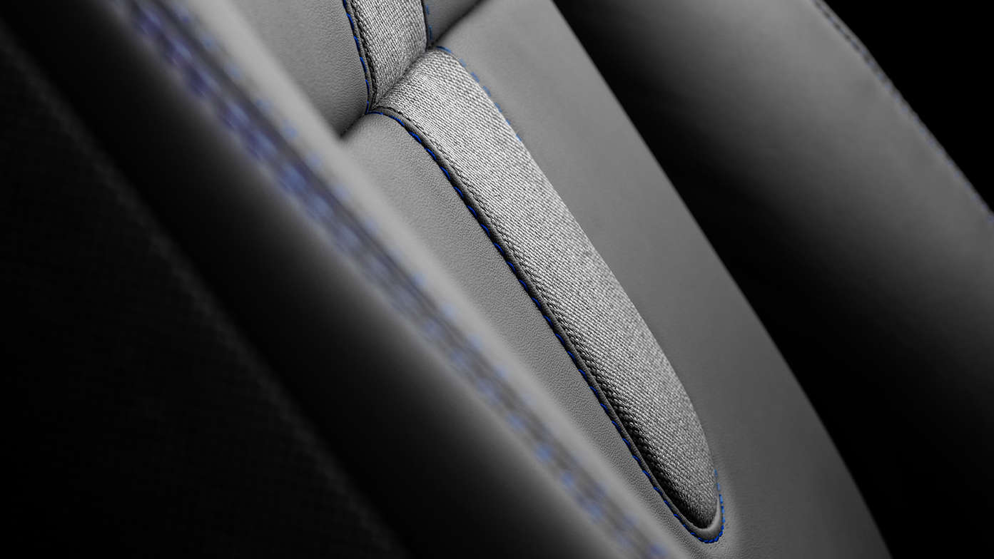 Detailný záber na kožené čalúnenie v čiernom prevedení Midnight Black