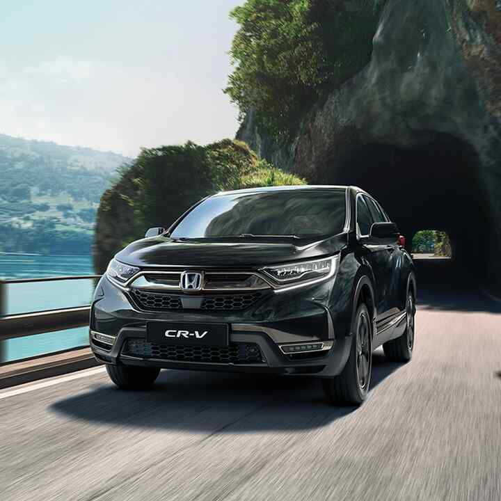 Honda CR-V Sportline s výhľadom na more na pozadí