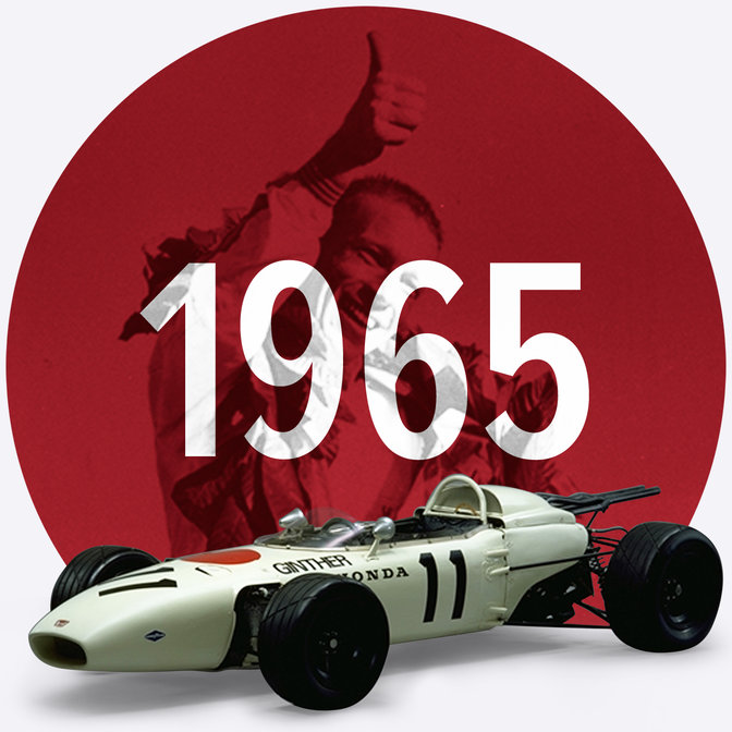 Trojštvrťový pohľad spredu na model Honda RA273.