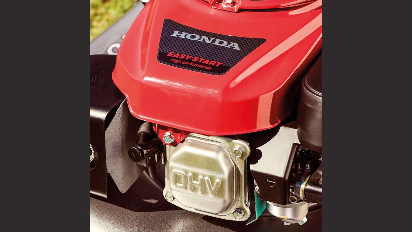 Priblížený pohľad na kosačku Honda HRD s funkciu jednoduchého štartu