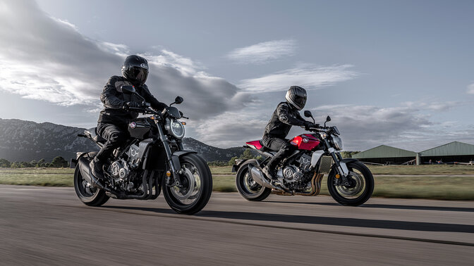 Modely Honda CB1000R a CB1000R Black Edition na ceste