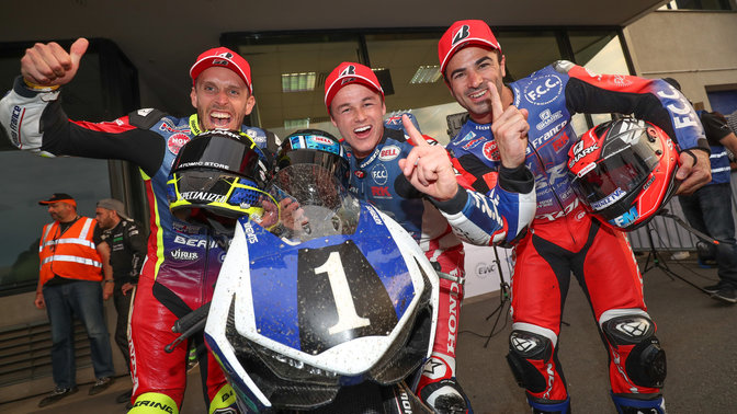 Jazdci Honda v pretekoch Majstrovstiev sveta vytrvalostných pretekov cestných motocyklov.