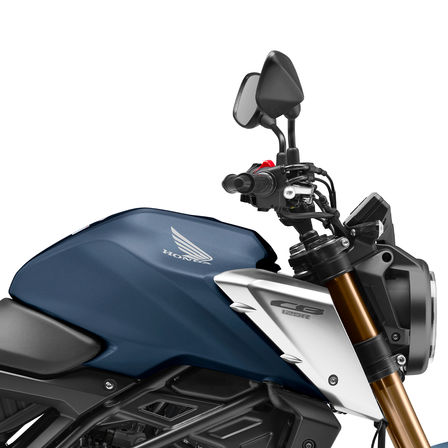 Honda CB125R, pravá strana, detail nádrže a riadidiel, štúdiový záber, modrý motocykel
