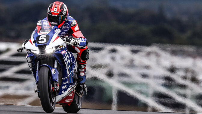 Honda 2017 – 2020 CBR1000RR s jazdcom na pretekárskej trati
