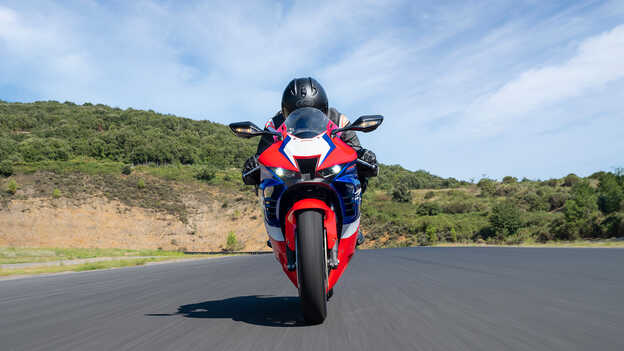 Honda CBR1000RR-R Fireblade s predným vzduchovým kanálom HRC a konštrukciou s krídelkami