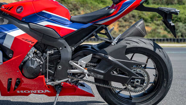 Honda CBR1000RR-R Fireblade s hliníkovou výkyvnou vidlicou z modelu RCV213V-S