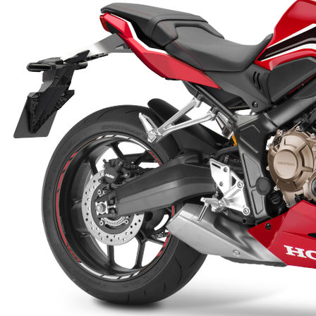 CBR650R, štúdiový záber, priblížený pohľad na zadné koleso